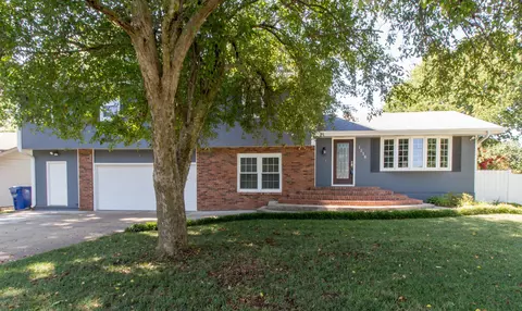 1218 E Meadowlark St, Springfield, MO 65804 photo 1
