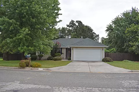1806 Edgewood Dr, Aurora, MO 65605 photo 1