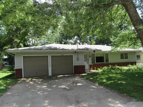1958 S Mayfair Ave, Springfield, MO 65804 photo 1
