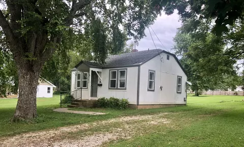 302 N Olive St, Marshfield, MO 65706 photo 1