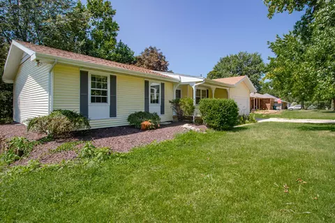 2960 E Ridgeview St, Springfield, MO 65804 photo 1