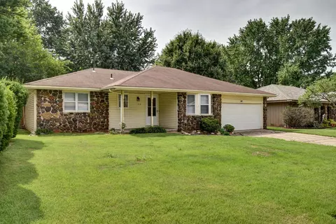 714 E Cambridge St, Springfield, MO 65807 photo 1