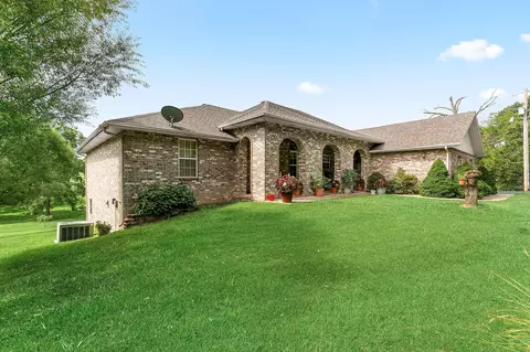 1676 Green Valley Rd, Clever, MO 65631 photo 1