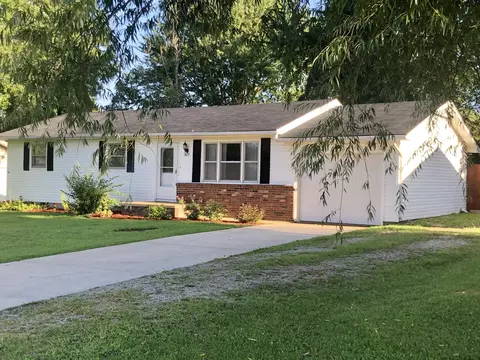 825 Shaffer St, Marshfield, MO 65706 photo 1
