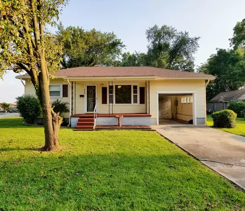 2100 W Thoman St, Springfield, MO 65803 photo 1