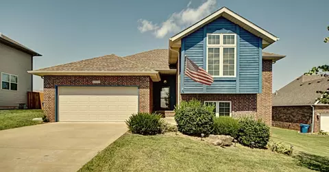 2123 N Williamsburg Ln, Ozark, MO 65721 photo 1