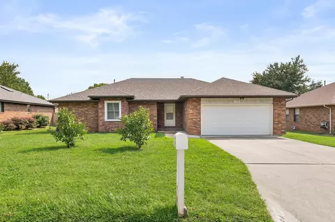 1104 W Maplewood St, Springfield, MO 65807 photo 1