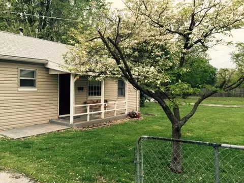 2445 N Pickwick Ave, Springfield, MO 65803 photo 1