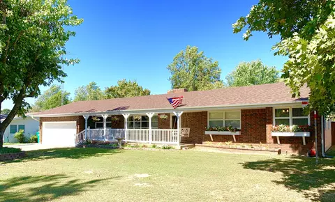 809 Richards Dr, Mountain Grove, MO 65711 photo 1