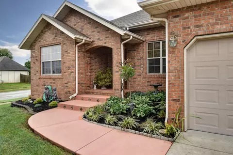 3251 N Dickerson Ave, Springfield, MO 65803 photo 1