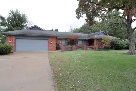 2664 S Edgewater Dr, Springfield, MO 65804 photo 1