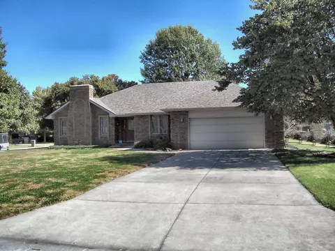 2835 N Primrose Cir, Springfield, MO 65803 photo 1