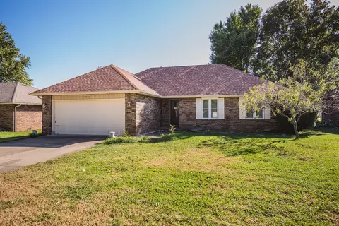 1044 W Lindberg St, Springfield, MO 65807 photo 1