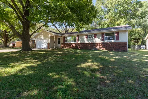 2907 E Madison St, Springfield, MO 65802 photo 1