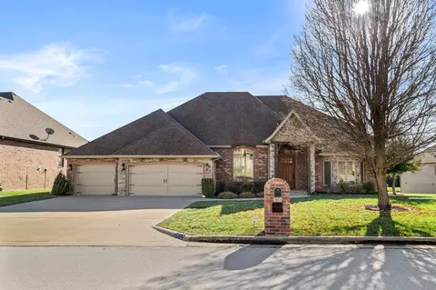 2812 E Cherrybark St, Springfield, MO 65804 photo 1
