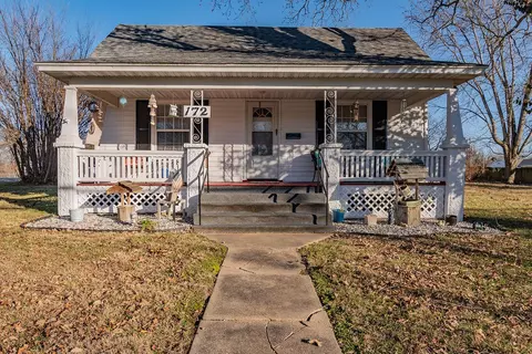172 North Ave, Sparta, MO 65753 photo 1