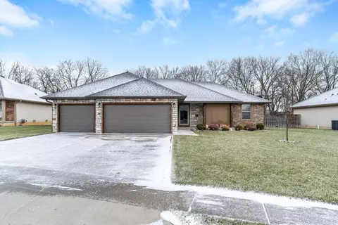 2062 S Thomas Dr, Ozark, MO 65721 photo 1
