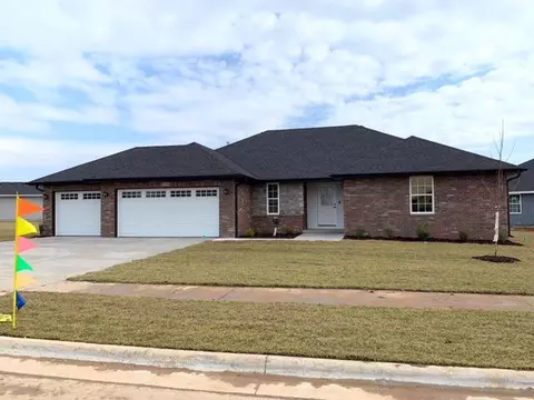 418 N Maplecrest Dr, Nixa, MO 65714 photo 1