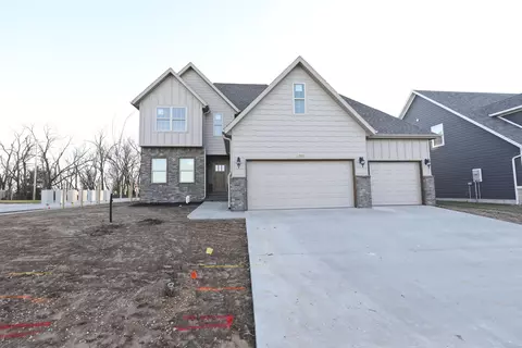 700 W Landsdowne Dr, Ozark, MO 65721 photo 1