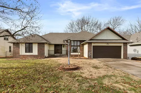 3879 N Broadway Ave, Springfield, MO 65803 photo 1