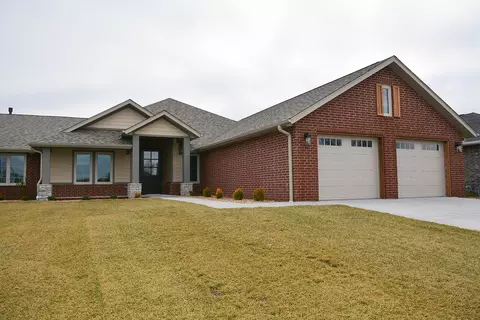 2412 E Swallow St, Springfield, MO 65804 photo 1