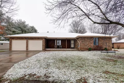 1325 W Meadowbrooke Dr, Ozark, MO 65721 photo 1