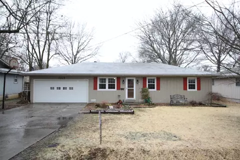 1215 S Belcrest Ave, Springfield, MO 65804 photo 1