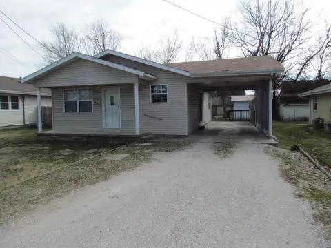 430 E Madison St, Marshfield, MO 65706 photo 1