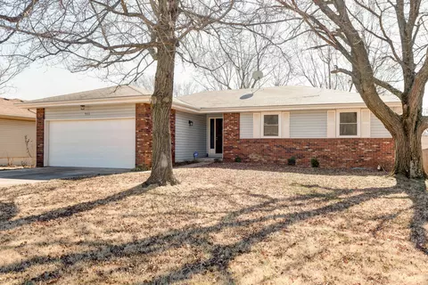 900 E Redwood St, Springfield, MO 65807 photo 1