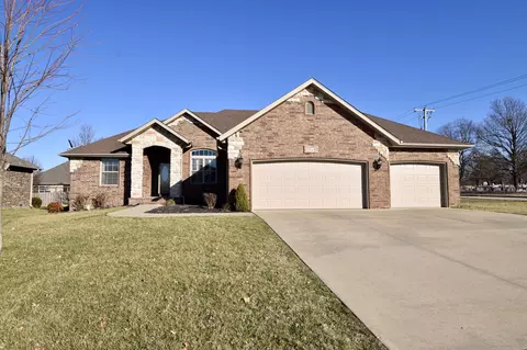 3818 N Slavens Ave, Springfield, MO 65803 photo 1