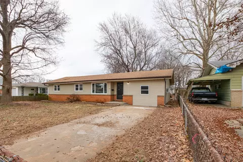 1928 S Sagamont Ave, Springfield, MO 65807 photo 1