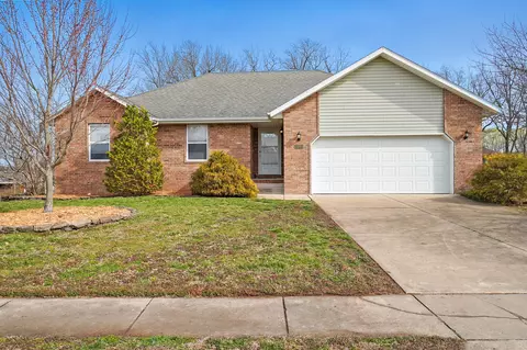 3743 W Vincent Dr, Springfield, MO 65810 photo 1