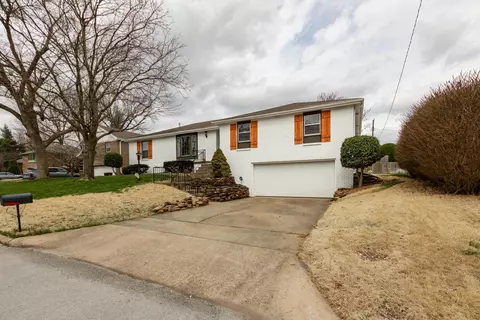 2135 E Rosebrier Pl, Springfield, MO 65804 photo 1