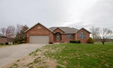 718 S Pheasant Run Dr, Aurora, MO 65605 photo 1