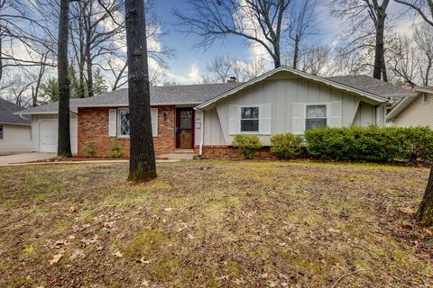 906 S Cavalier Dr, Springfield, MO 65802 photo 1