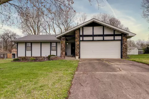 2267 E Parkwood St, Springfield, MO 65803 photo 1