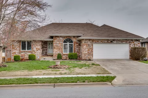 1003 E Nottingham Ln, Springfield, MO 65810 photo 1
