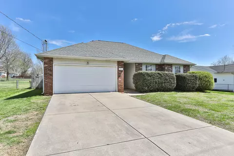 3044 N Howard Ave, Springfield, MO 65803 photo 1