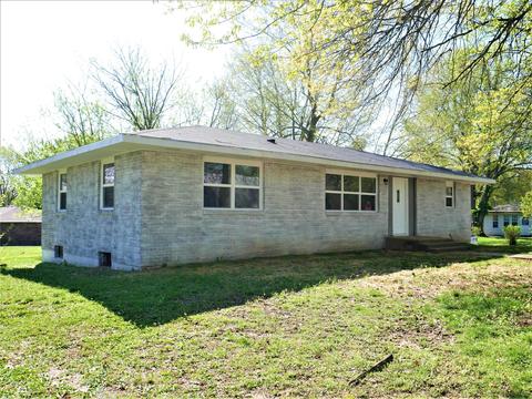 828 S Hudson Ave, Aurora, MO 65605 photo 1