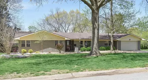 2215 S Meadowview Ave, Springfield, MO 65804 photo 1