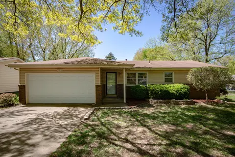 2737 S Weaver Ave, Springfield, MO 65807 photo 1