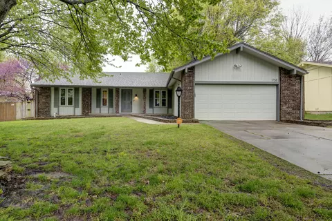 1758 E Cardinal St, Springfield, MO 65804 photo 1