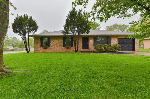 401 E Scott Wayne Dr, Nixa, MO 65714 photo 1