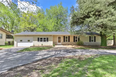 4717 S Roslyn Ave, Springfield, MO 65804 photo 1