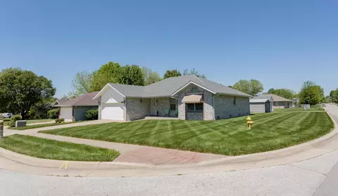 4725 W Tarkio St, Springfield, MO 65802 photo 1