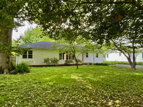 2043 Windsor Dr, Springfield, MO 65807 photo 1