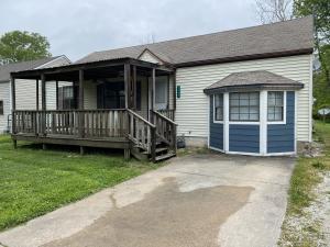 1427 E Mcgee St, Springfield, MO 65804 photo 1