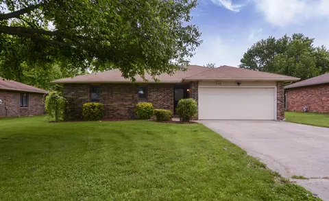 1135 W Lindberg St, Springfield, MO 65807 photo 1