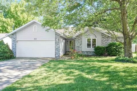 916 E Redbud Ln, Springfield, MO 65803 photo 1