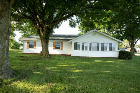 2240 E Chestnut St, Carthage, MO 64836 photo 1
